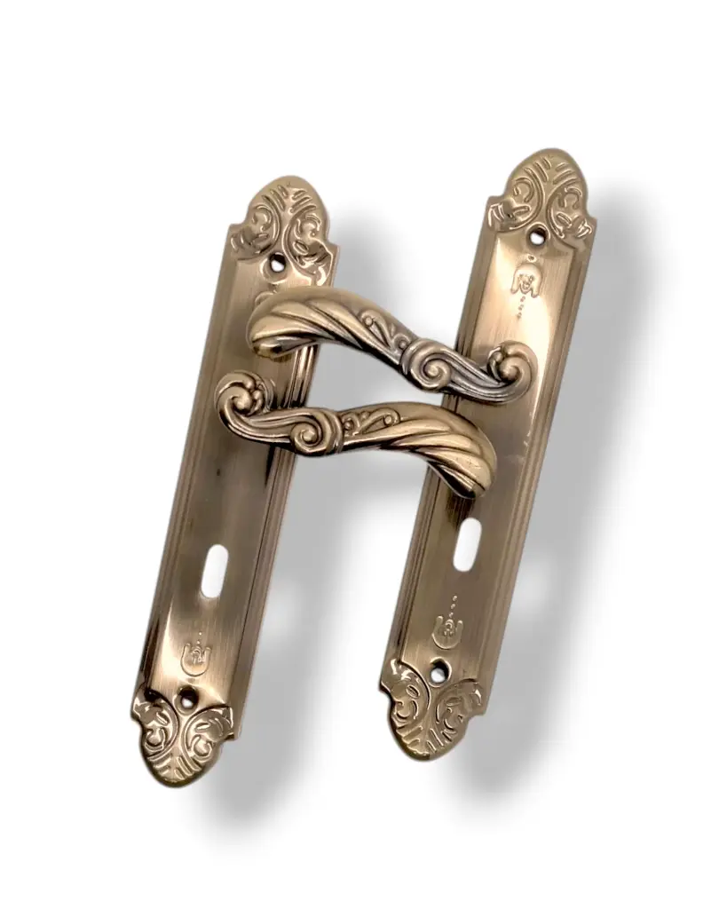 POIGNEE DE PORTE CLE ANTIQUE PATINE