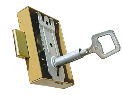[QUIS006] SERRURE CLE LONG PLACARD CLEDOR DROITE